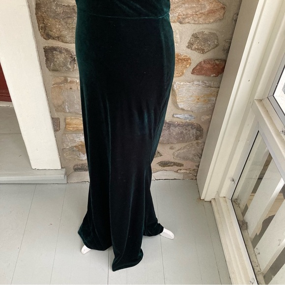 Revelry Bardot Velvet Fit and Flare Off Shoulder Maxi Gown Dress Green - Picture 9 of 16